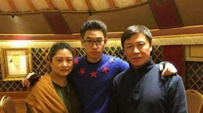 因一劇一炮而紅，低調閃婚26年，兒子24歲才知他倆是兩口子！ 