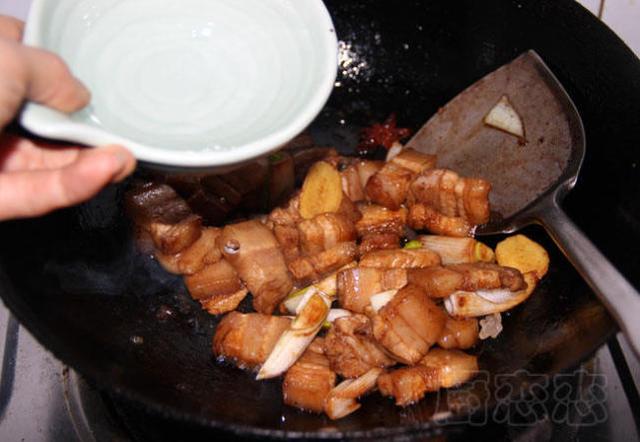 我做的紅燒肉不熬糖、不放油，健康版，卻軟糯紅亮香味誘人
