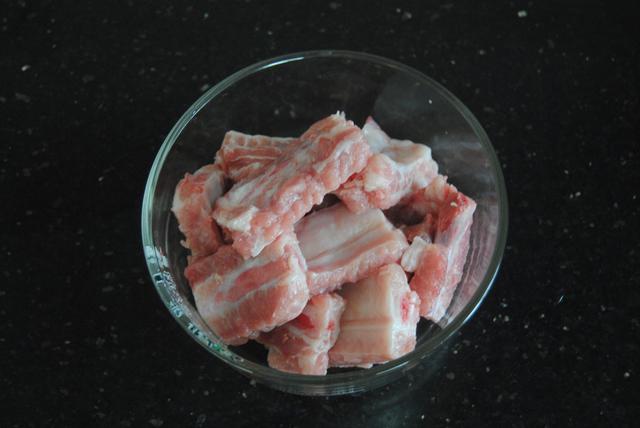 原來【蒜蓉排骨】這麼煮超好吃~ 吃上一塊就停不了! 撈上湯汁還能吃幾碗飯~