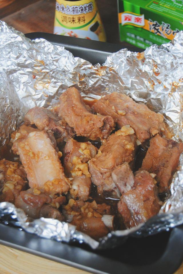 原來【蒜蓉排骨】這麼煮超好吃~ 吃上一塊就停不了! 撈上湯汁還能吃幾碗飯~