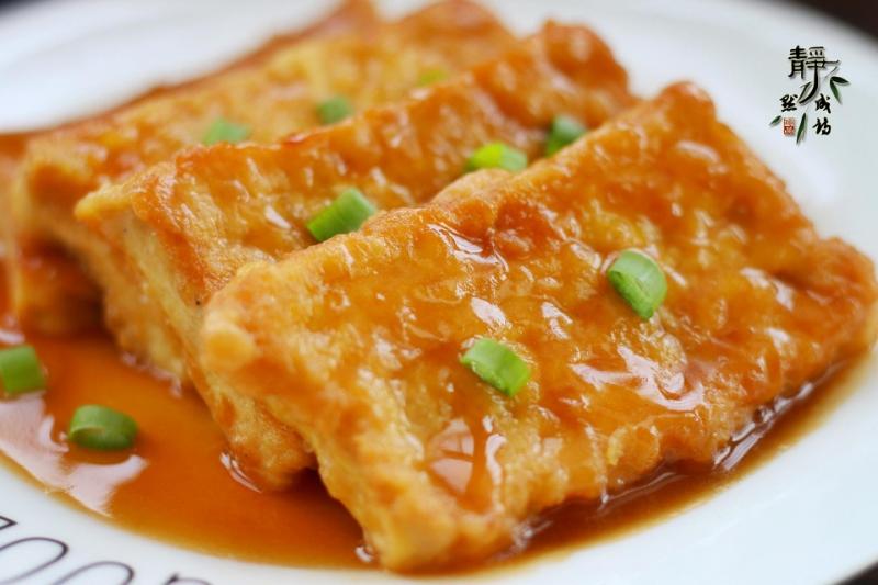 豆腐這麼做太好吃了，一筷子下去就再也停不下來，連吃三天才過癮