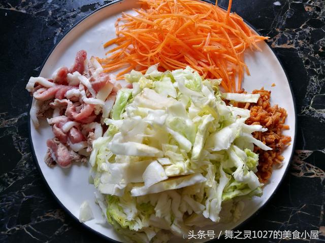 學我這樣炒麵吧，不用太多食材，簡簡單單，筷子攪一攪，老公連吃2碗誇我很賢惠 