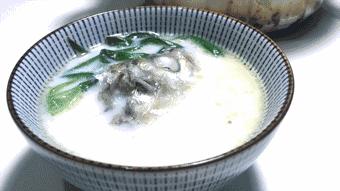 魚湯怎麼熬制才好喝？學會這一招，做出來湯濃白無腥味，看饞了