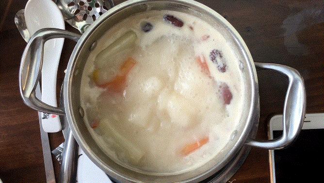 魚湯怎麼熬制才好喝？學會這一招，做出來湯濃白無腥味，看饞了