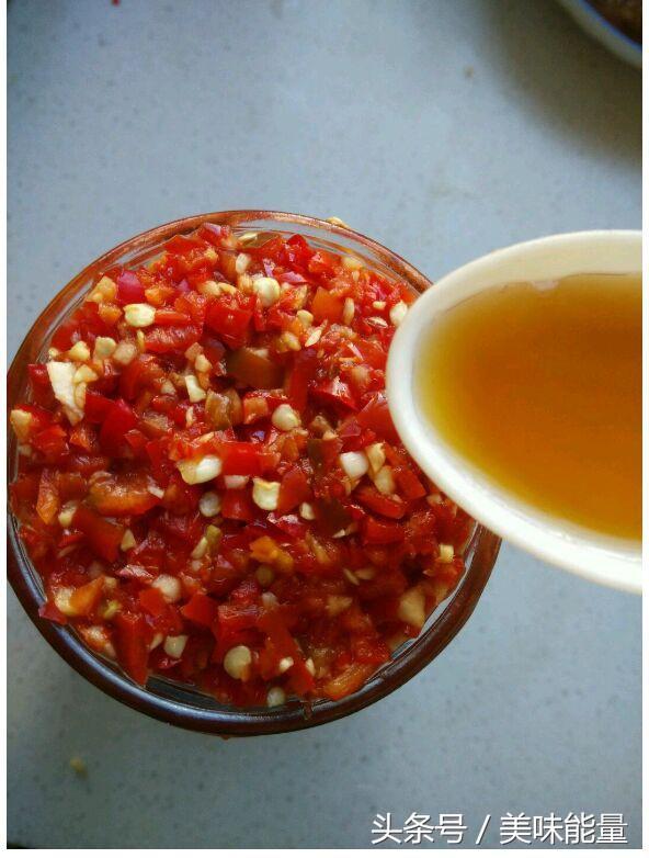 剁椒做出的辣椒醬，百搭下飯菜 
