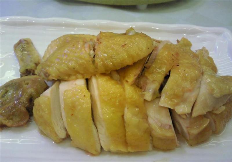 大廚教你秘制白斬雞，加了這兩樣東西，味道更鮮嫩，在家就能做出來，比飯店的還好吃！ 