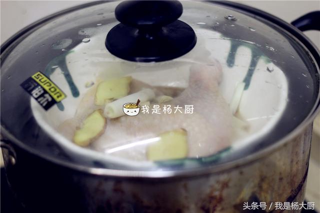 看著老公最近一直在加班，想著弄什麼好吃的給老公補補，然後媽媽跟我說可以做「這道菜」又好吃又有營養！保證你老公一定喜歡！ 