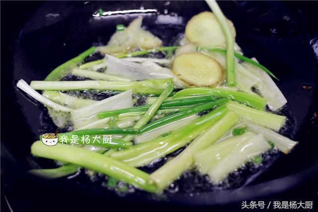 看著老公最近一直在加班，想著弄什麼好吃的給老公補補，然後媽媽跟我說可以做「這道菜」又好吃又有營養！保證你老公一定喜歡！ 