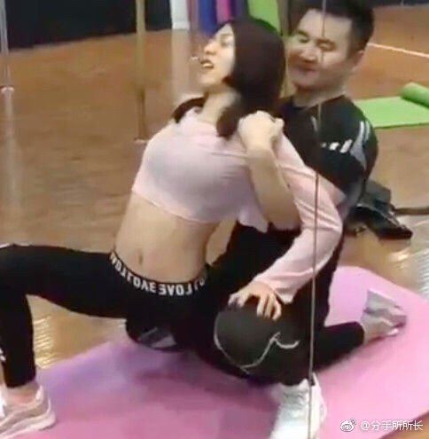 見女友練瑜珈被「強拉狂頂」！男友怒分手 她委屈哭訴…眾人全歪：教練太幸福