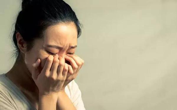 夫妻倆結婚十年一直沒懷孕，無奈領養孩子後，才半年就有了身孕！