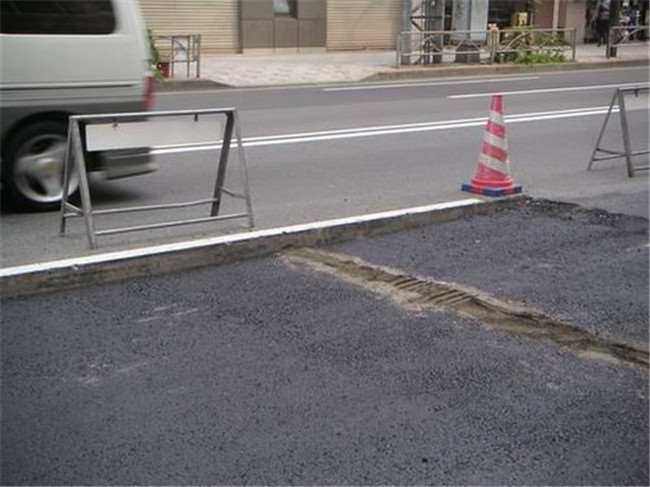 為何「日本馬路很平整」但台灣卻很崎嶇？看了他們「鋪路的手法」瞬間秒懂兩者之間差距有多大！