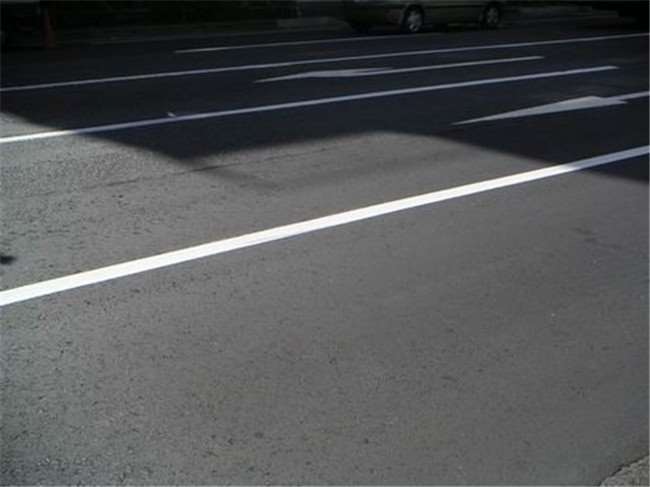 為何「日本馬路很平整」但台灣卻很崎嶇？看了他們「鋪路的手法」瞬間秒懂兩者之間差距有多大！