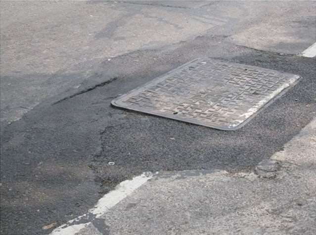 為何「日本馬路很平整」但台灣卻很崎嶇？看了他們「鋪路的手法」瞬間秒懂兩者之間差距有多大！