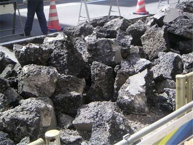 為何「日本馬路很平整」但台灣卻很崎嶇？看了他們「鋪路的手法」瞬間秒懂兩者之間差距有多大！