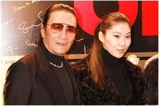 小女友coco終於說出12年前為何愛上69歲謝賢，一開口不敢相信！