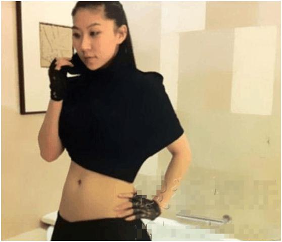 小女友coco終於說出12年前為何愛上69歲謝賢，一開口不敢相信！