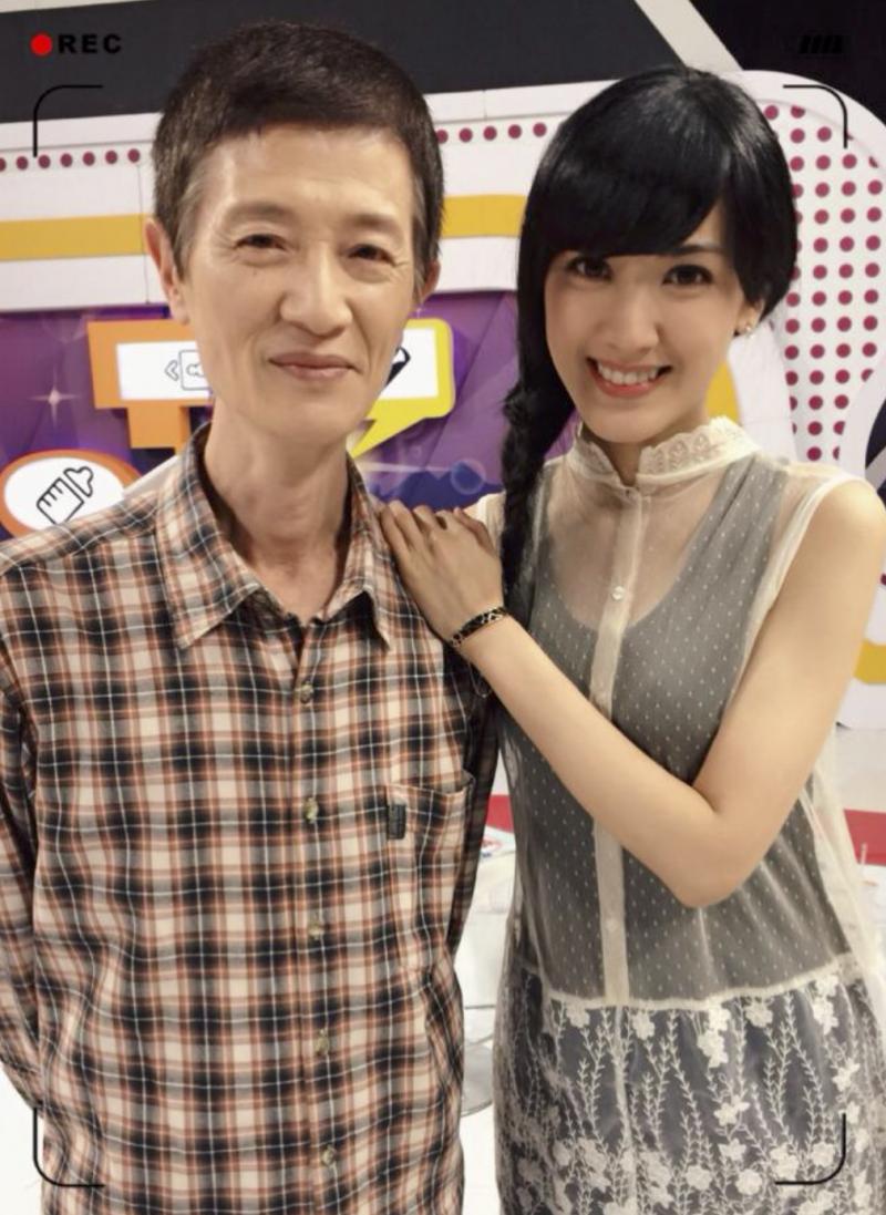 樣貌平凡的「阿西」，竟然有個「正翻了的女兒」！與楊子儀分手又復合，「曾一度傳出婚訊」的她… 