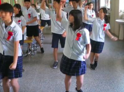 國中生改編《樂來越愛你》紀念3年校園回憶　神走位一鏡到底「拍畢業MV」驚艷全台 