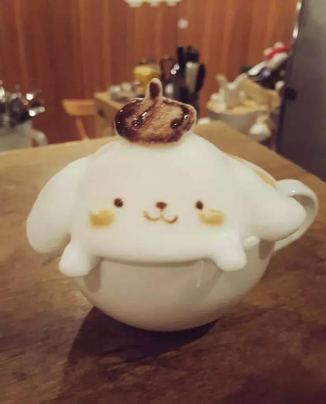 這位咖啡師的拉花作品簡直可愛到炸，讓人根本不捨得喝！ 