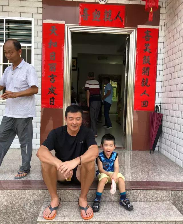 范文芳夫婦帶兒子認祖歸宗，他們詮釋了愛情最美好的樣子 