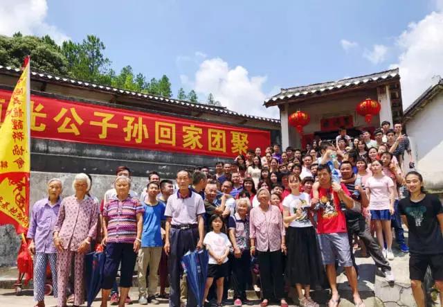 范文芳夫婦帶兒子認祖歸宗，他們詮釋了愛情最美好的樣子 