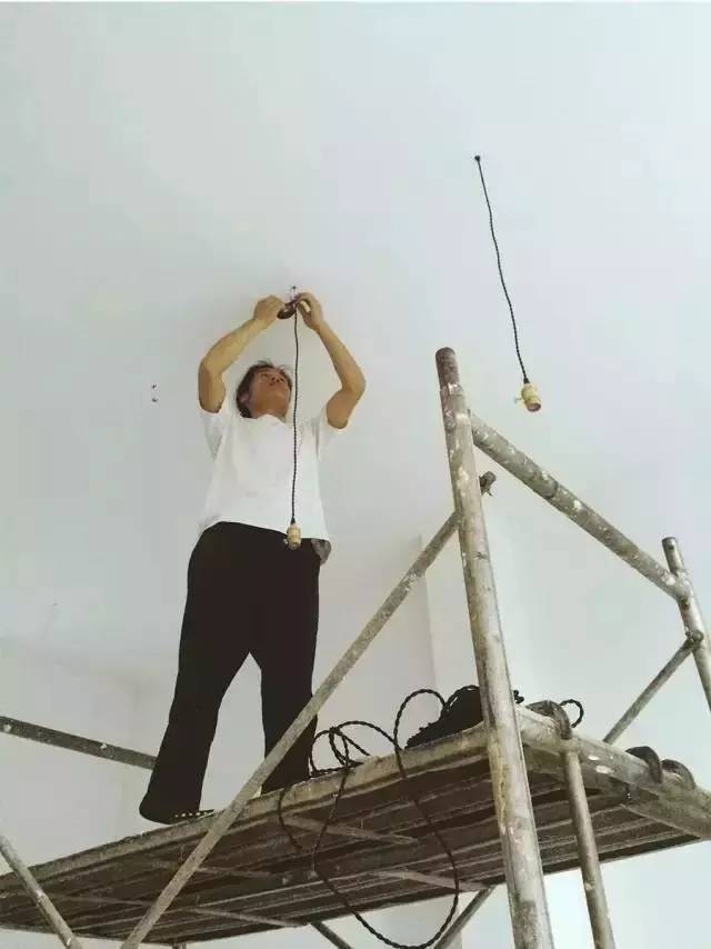 小夫妻「花4萬8改造破舊農宅」隱居山水男耕女織，神仙生活讓人超羨慕！ 