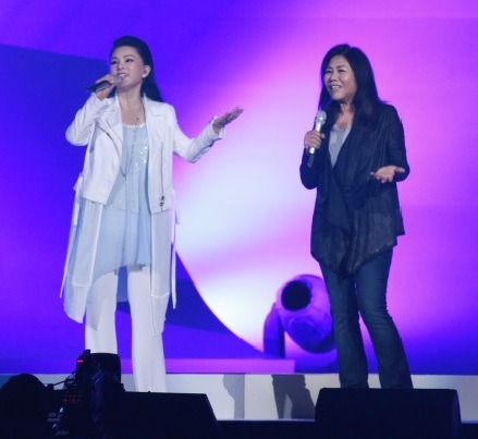 2大天後攜手合唱「女同志神曲」逼哭觀眾　Hebe才一開口Jolin就耳朵~~ 