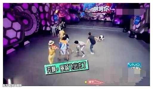 明星意外摔倒:張惠妹嚇哭，趙麗穎直接「飛出去」，她竟不幸身亡！