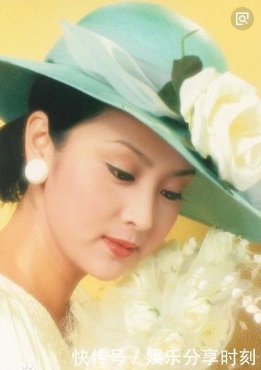 她曾是台灣第一玉女，曾是謝霆鋒的前媽，後又嫁給鄧麗君的師傅，她的兒子超級英俊！