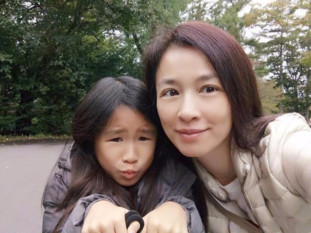 都是同一個爸爸，張庭的女兒長得一般般，前妻的孩子都是美人胚子