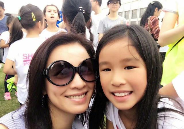 都是同一個爸爸，張庭的女兒長得一般般，前妻的孩子都是美人胚子
