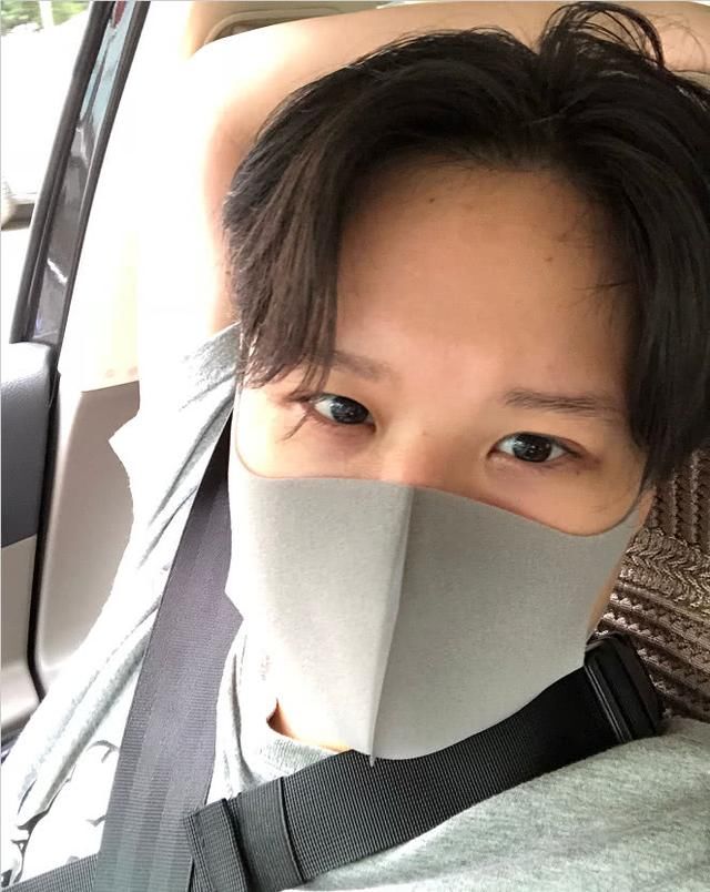 60歲恬妞近照曝光，自然老去的臉美不勝收，33歲女兒卻是個十分孝順的女兒！