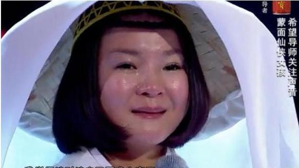 她曾被那英嫌棄長得丑，如今被楊冪捧紅後，美得連那英都認不出了！