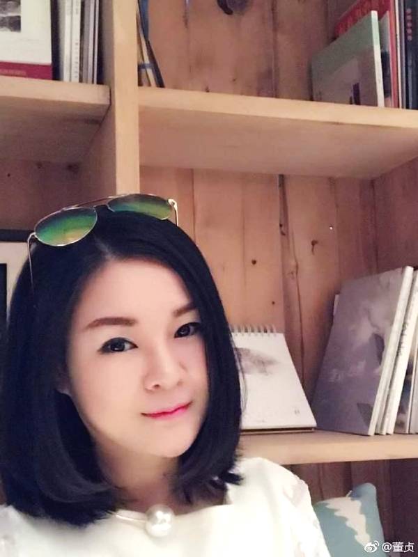 她曾被那英嫌棄長得丑，如今被楊冪捧紅後，美得連那英都認不出了！