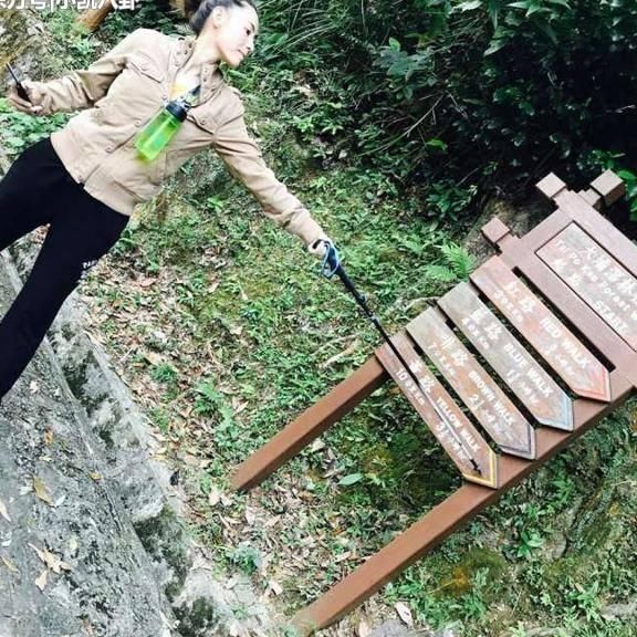 37歲張柏芝清晨爬山露素顏，謝霆鋒的回應真是太有愛了！