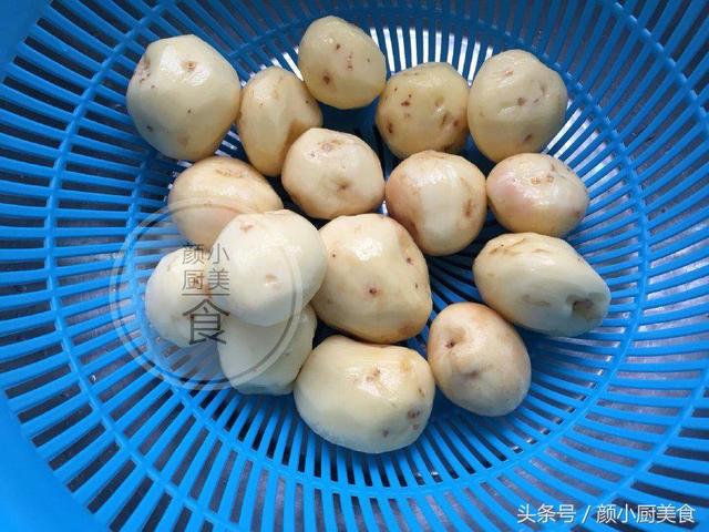 土豆最好吃的做法，我家雷打不動每周都做，一口一個吃到停不下來