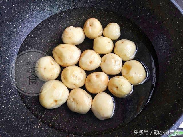 土豆最好吃的做法，我家雷打不動每周都做，一口一個吃到停不下來