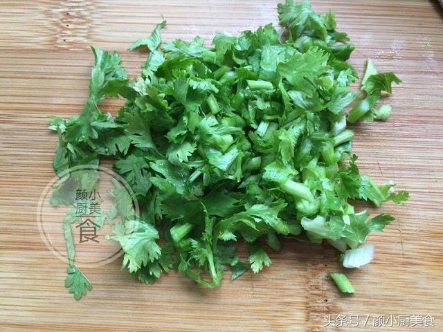 土豆最好吃的做法，我家雷打不動每周都做，一口一個吃到停不下來