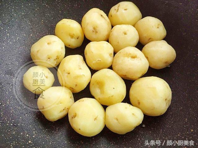 土豆最好吃的做法，我家雷打不動每周都做，一口一個吃到停不下來