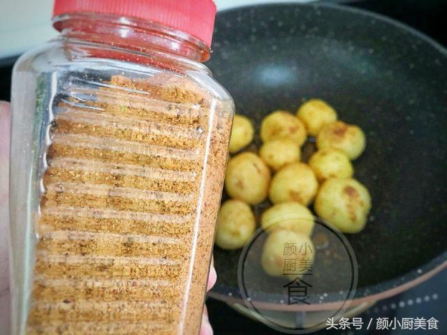 土豆最好吃的做法，我家雷打不動每周都做，一口一個吃到停不下來
