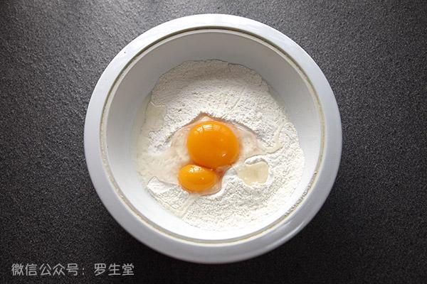 廣東的豉油皇炒麵超級好吃，讓我們在家裡從麵粉做起吧！
