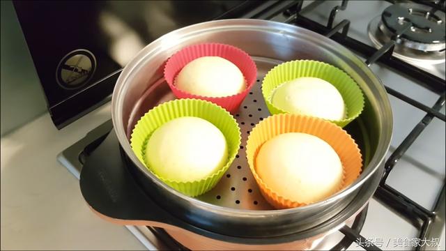 不用烤箱、做法簡單、免機打、零失敗的蒸雞蛋糕！全家人都喜歡吃 