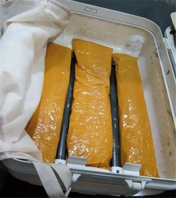 經常搭「飛機」的朋友要注意了！千萬別再行李箱上寫上這3個東西，小心被判「」死刑「」 