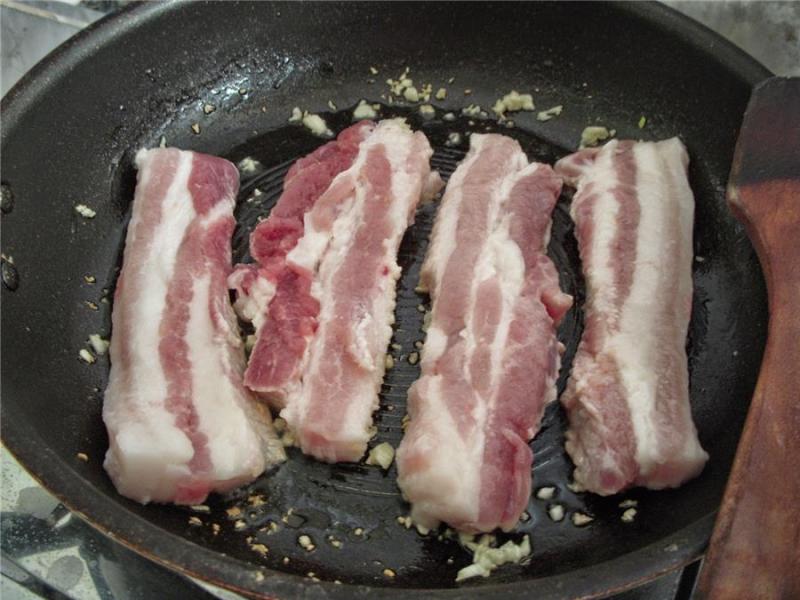 香噴噴的叉燒，做的時候加它，超級下飯，尤其是醬汁，大家都搶著吃！
