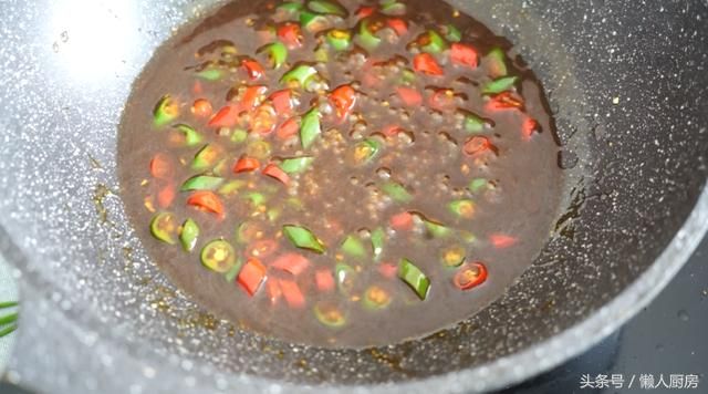 不要只會水煮茄子，試試肉釀茄子好吃一百倍！成本只需5元錢！