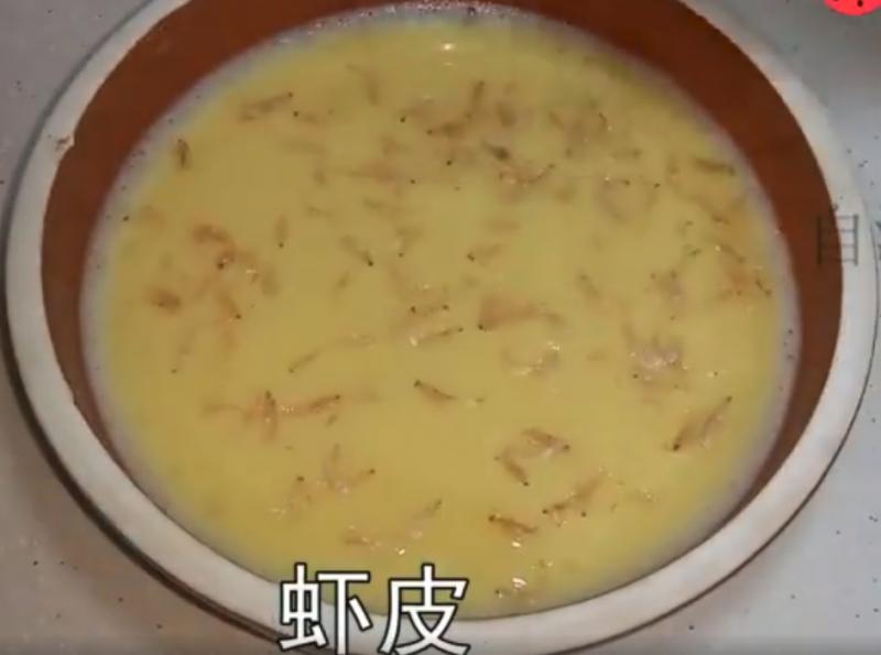 師傅傳授「20年蒸蛋經驗」 關鍵在於水的比例... 吃一口果然又鮮又嫩！ 
