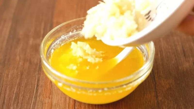 教你簡單製作「蒜香脆焗雞翅」又香又脆人間美味～ 