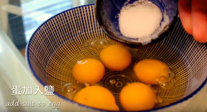簡單製作鮮嫩「滑蛋鮮蝦仁」　最終成品讓人食指大動啊！ 