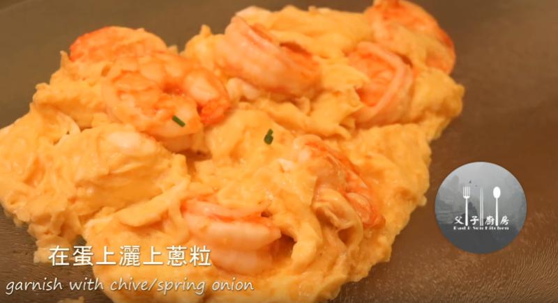 簡單製作鮮嫩「滑蛋鮮蝦仁」　最終成品讓人食指大動啊！ 