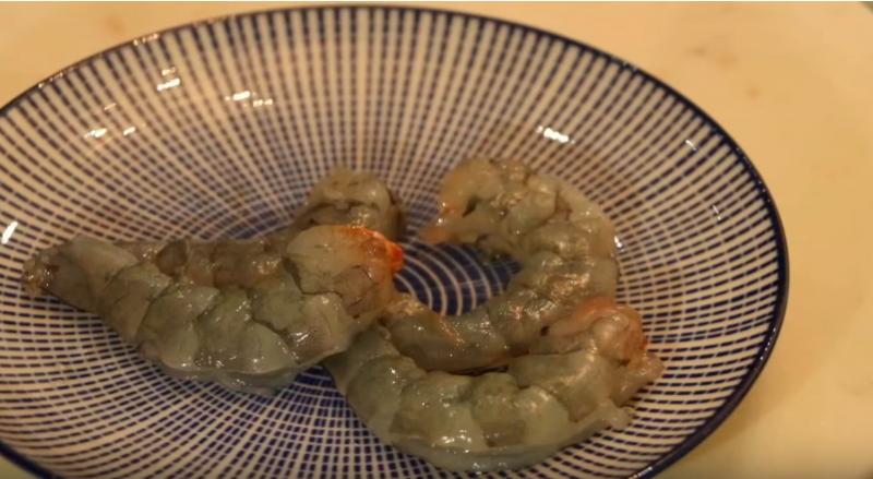 簡單製作鮮嫩「滑蛋鮮蝦仁」　最終成品讓人食指大動啊！ 